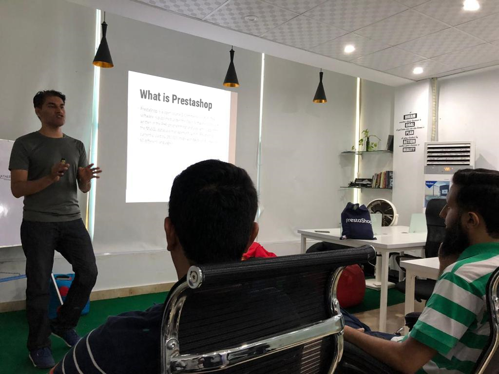 Yasir Ahmed mentoring PrestaShop developers